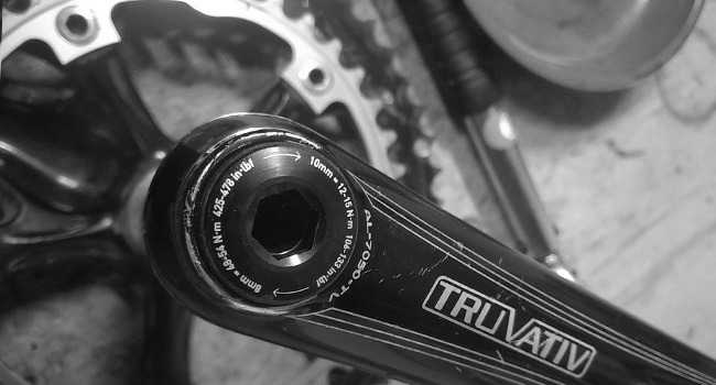 photo remplacement vis de pédalier (Mars 2023)